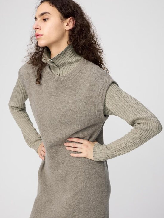 Uniqlo Lambswool Dress - Picture 5 of 11